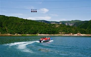 Pleasure-boats of Tanzheng Lake
